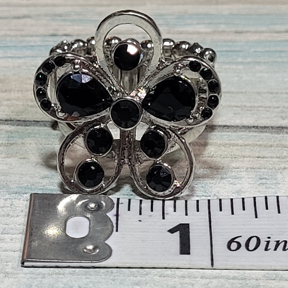 Three Stretch Rings. - Picture 6 of 9